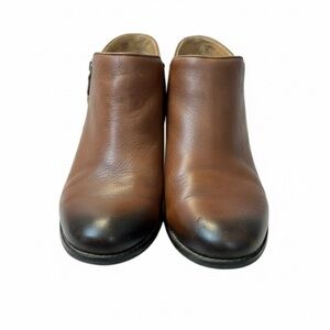 Vionic Jolene Water-Resistant Two-Tone Brown Ankle Booties